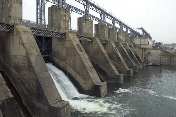 Bocatomas y Derechos de Agua en Chile: qué son, cómo influyen en el valor y por qué son claves en una compraventa